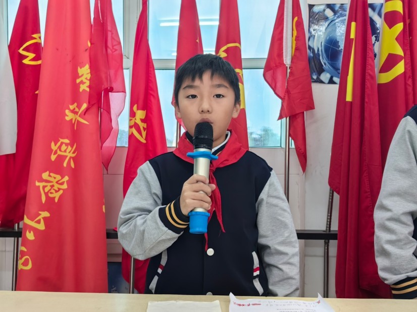 护旗手严睿涵.jpg