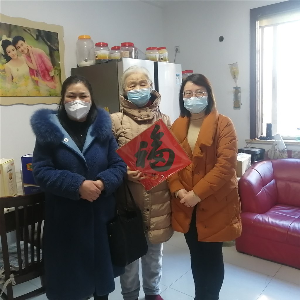 退休教师走访1.jpg