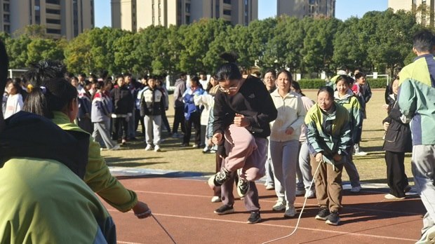跳长绳.jpg