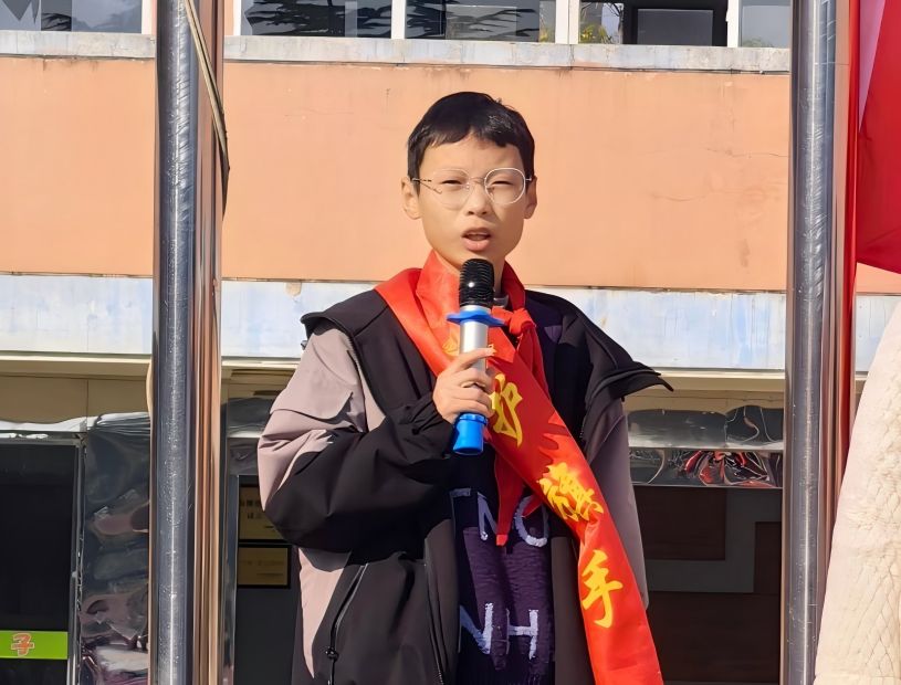 护旗手陈硕.jpg