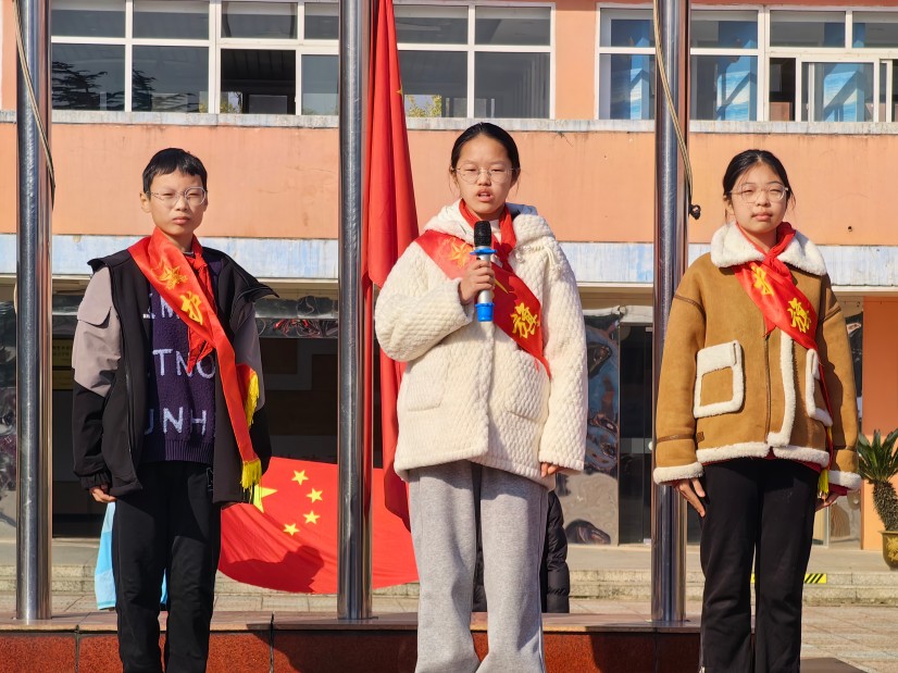 升旗手护旗手合照.jpg