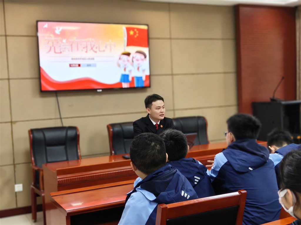 5.法官讲座.jpg