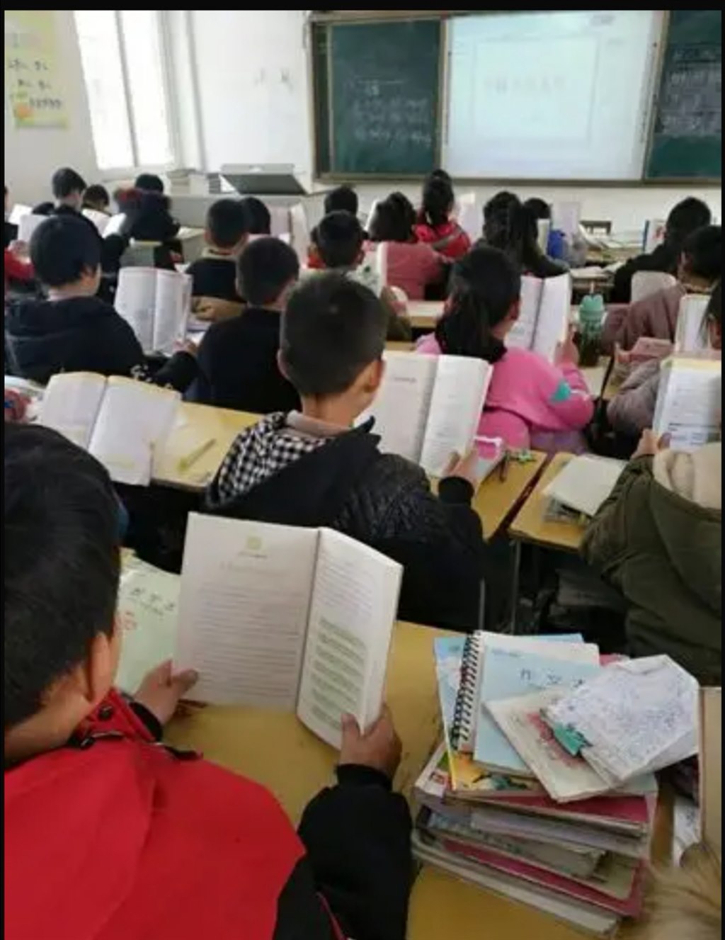 书香班级阅读照.jpg