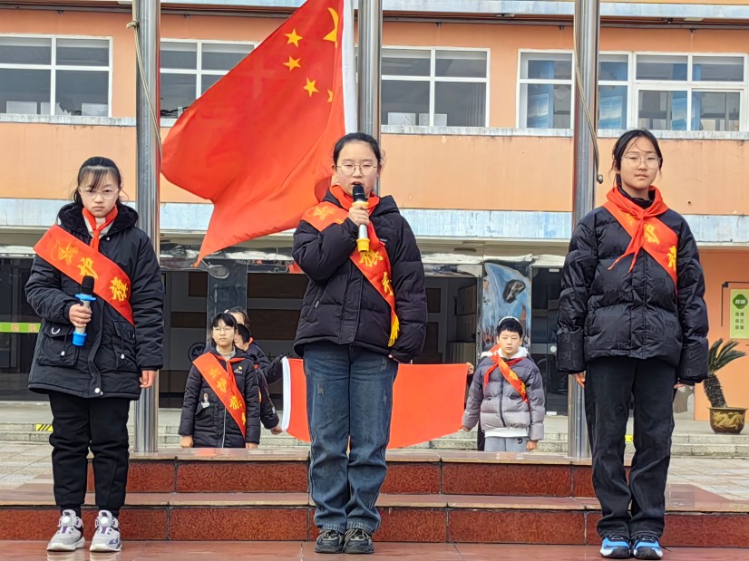 升旗手护旗手合照.jpg