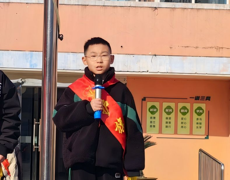 护旗手唐彧(1).jpg