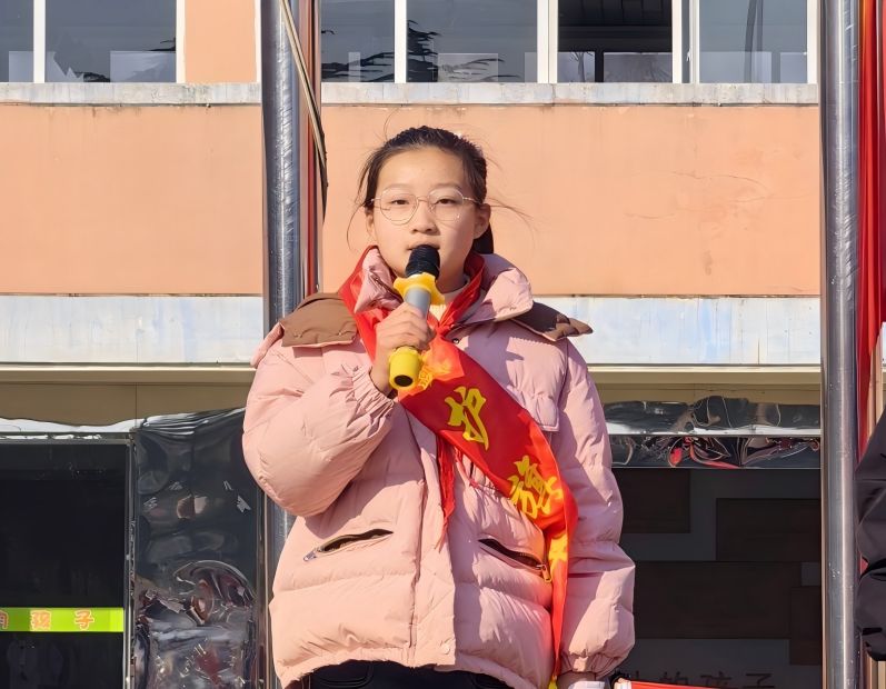 护旗手时义萍(1).jpg