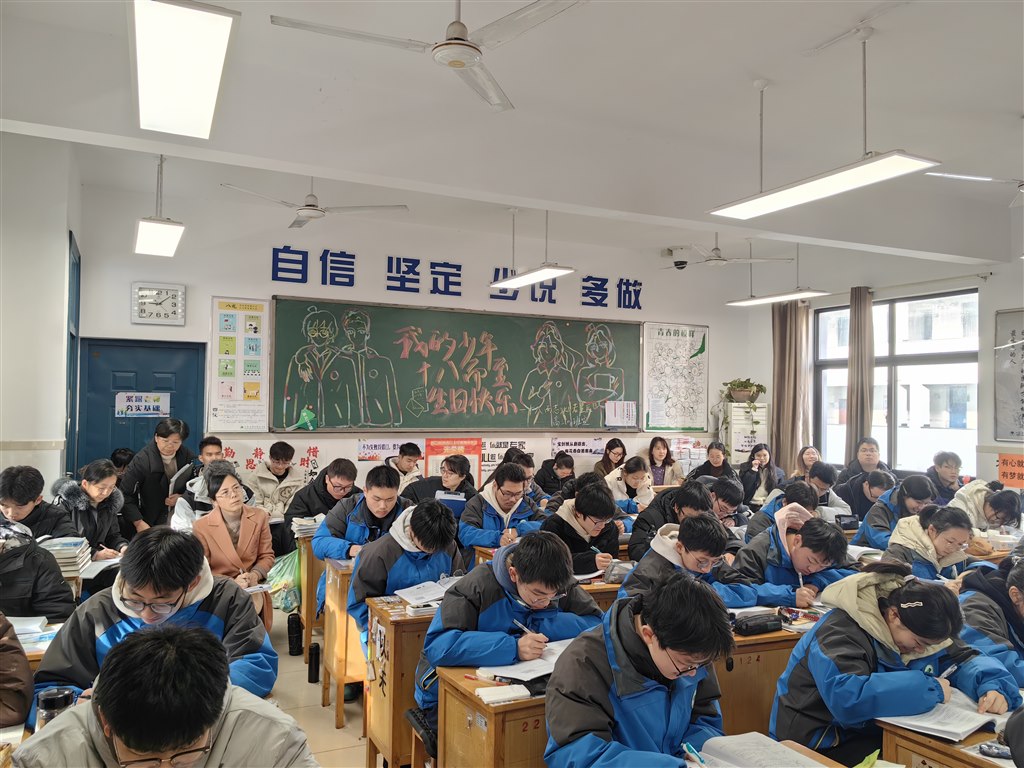 8267ba699dd2f1c942bfc71810e807db.jpg