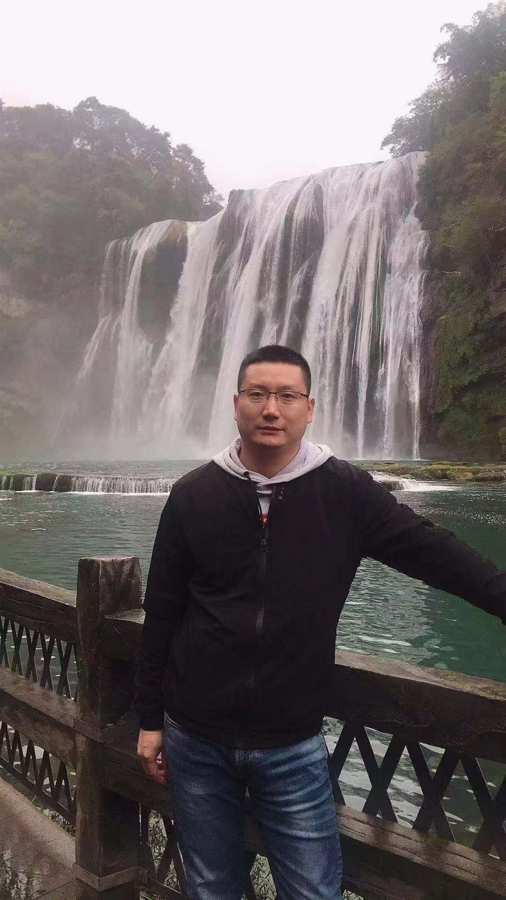 王伟.jpg