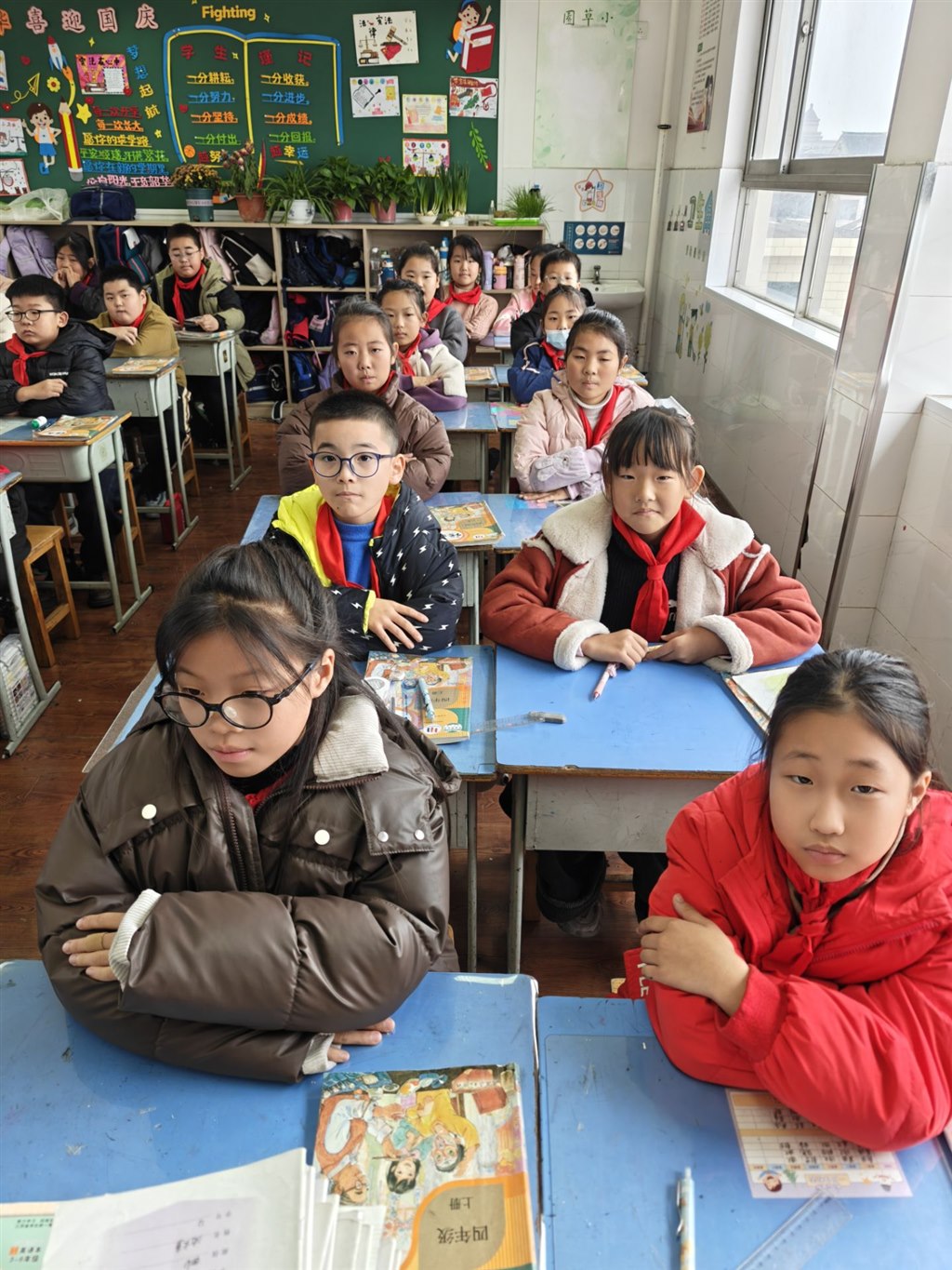 上课纪律多认真.jpg