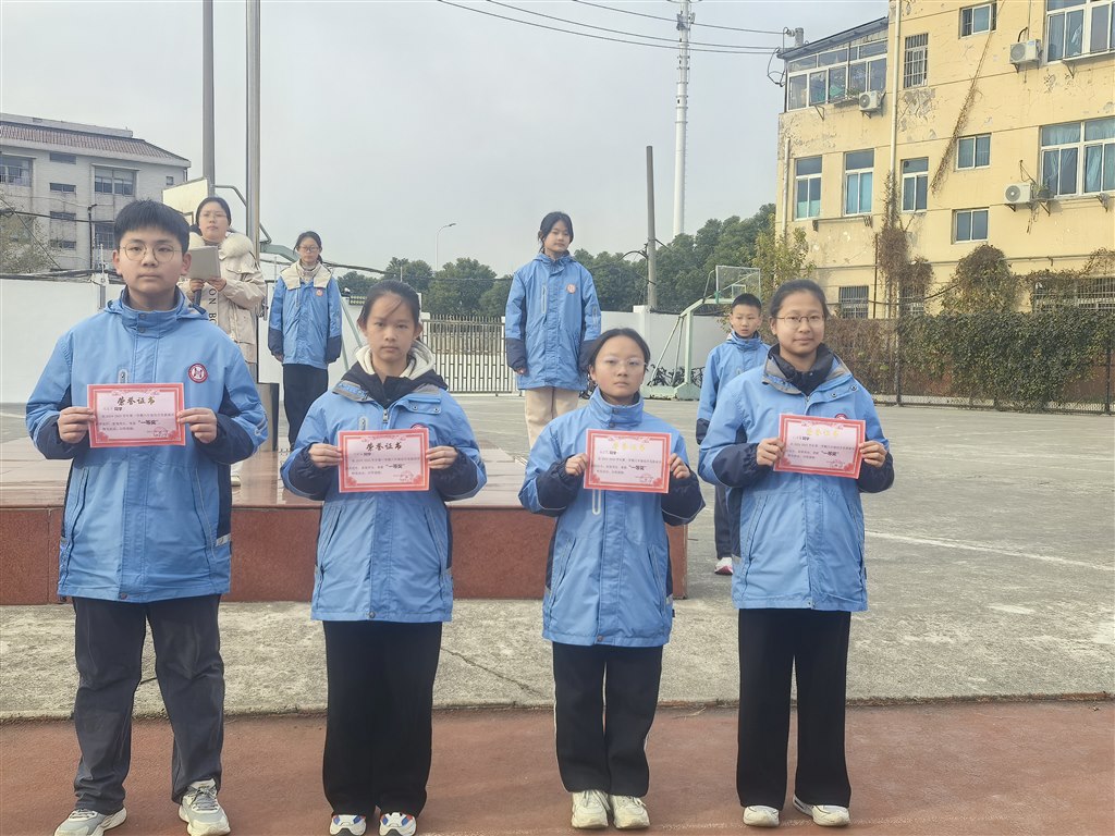 刘雨馨.jpg