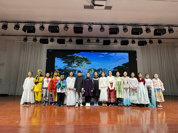 五年级配音.JPG 五年级配音.JPG