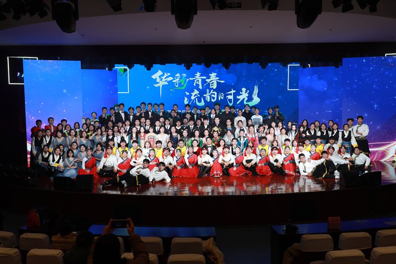 全体演员合影_副本.jpg