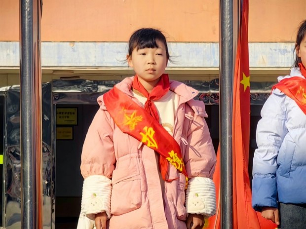 护旗手朱鑫妍.jpg