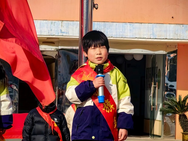 护旗手解闰月.jpg