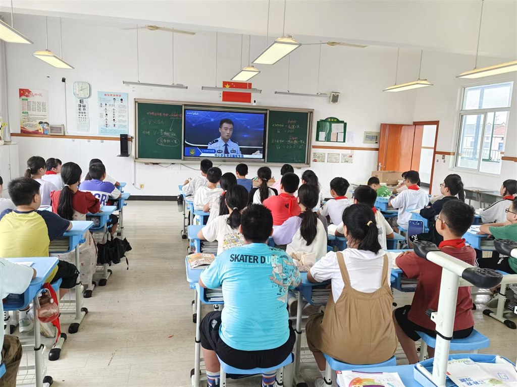 11.2班会活动.jpg