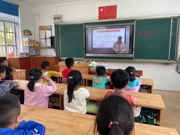 入队前教育视频1.jpg 入队前教育视频1.jpg