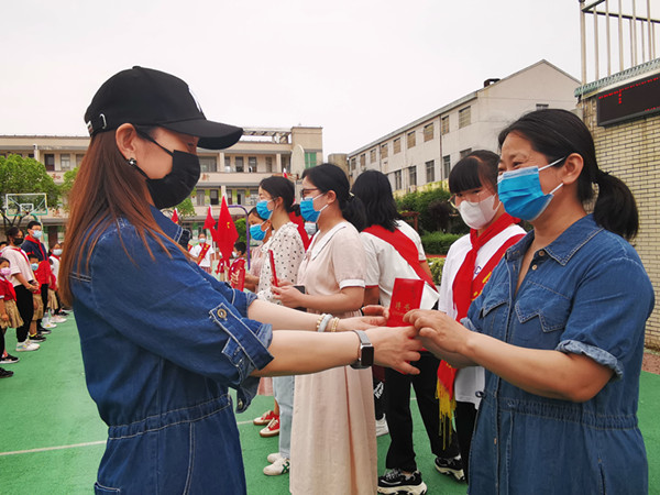 4 发聘书.jpg 4 发聘书.jpg