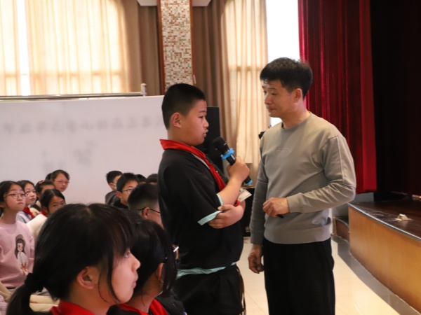 学生发言.jpg 学生发言.jpg