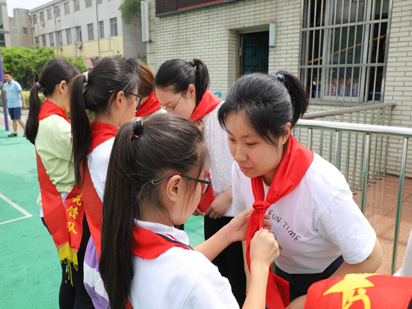 辅导员红领巾.jpg