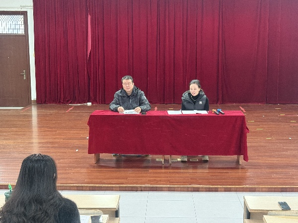 两位领导.jpg 两位领导.jpg