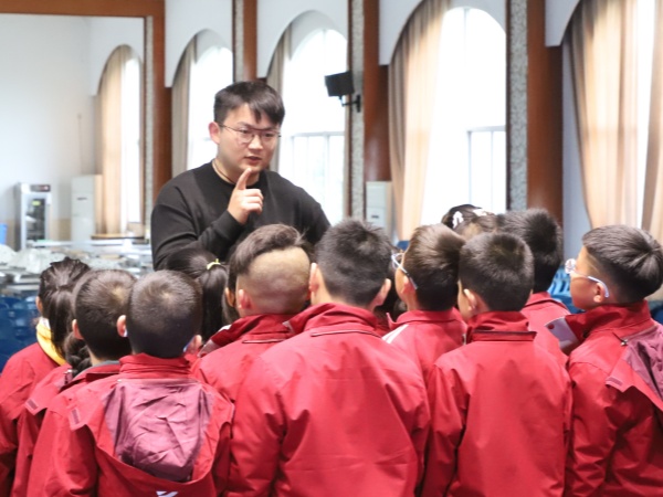 体育老师2.jpg 体育老师2.jpg