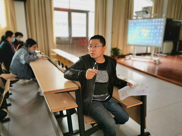 张伟.jpg 张伟.jpg