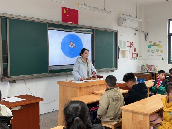 佳晨.jpg 佳晨.jpg