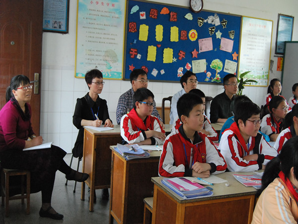 1局长、校长听课.JPG 1局长、校长听课.JPG