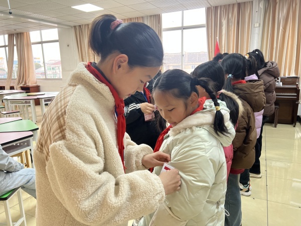 佩戴.jpg 佩戴.jpg