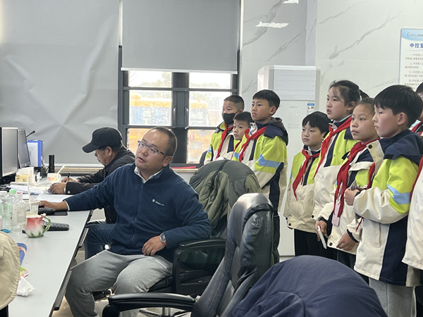 控制室.jpg 控制室.jpg