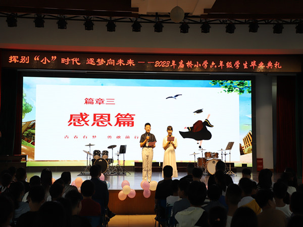 主持人.jpg 主持人.jpg