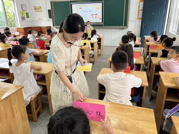 6 贴小贴纸2.jpg 6 贴小贴纸2.jpg