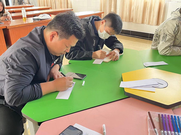 家长.jpg 家长.jpg