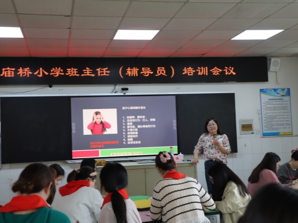 周燕.jpg 周燕.jpg