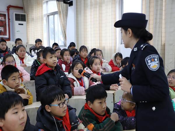 学生发言2.jpg 学生发言2.jpg