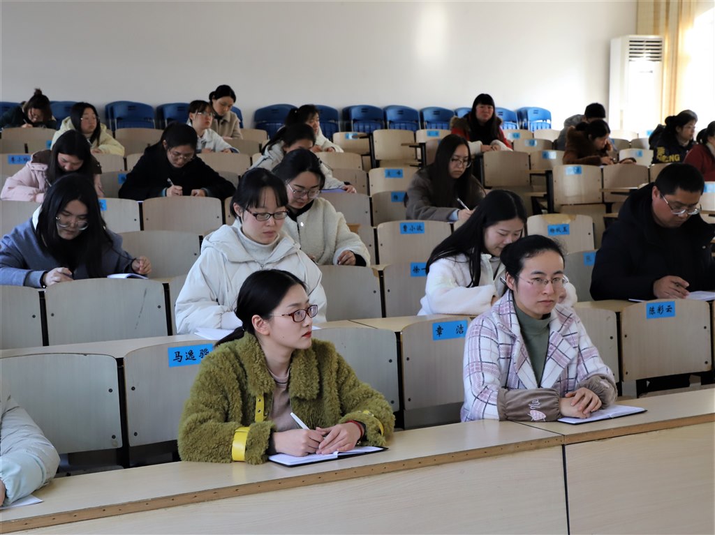 青年教师发展大会2.JPG 青年教师发展大会2.JPG