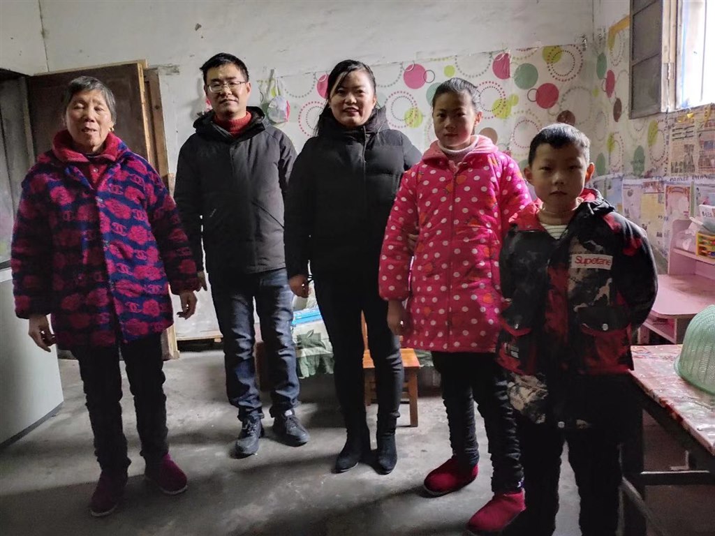 党员教师大走访2.jpg 党员教师大走访2.jpg