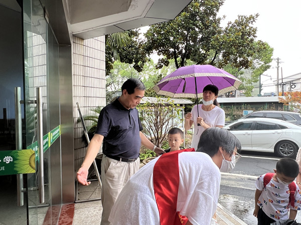 1 吴校迎接.jpg 1 吴校迎接.jpg