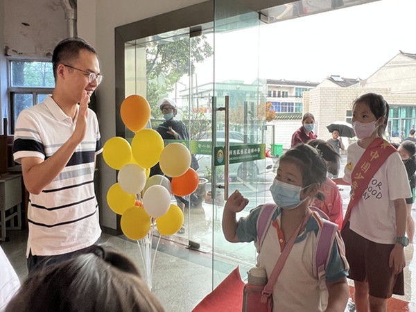 2 文校迎接.jpg 2 文校迎接.jpg