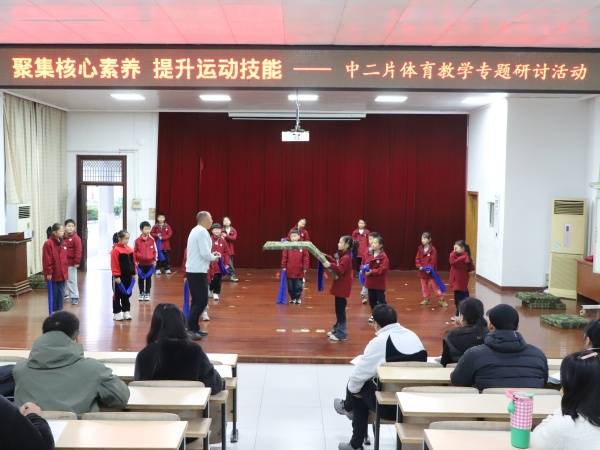 1号体育老师.jpg 1号体育老师.jpg