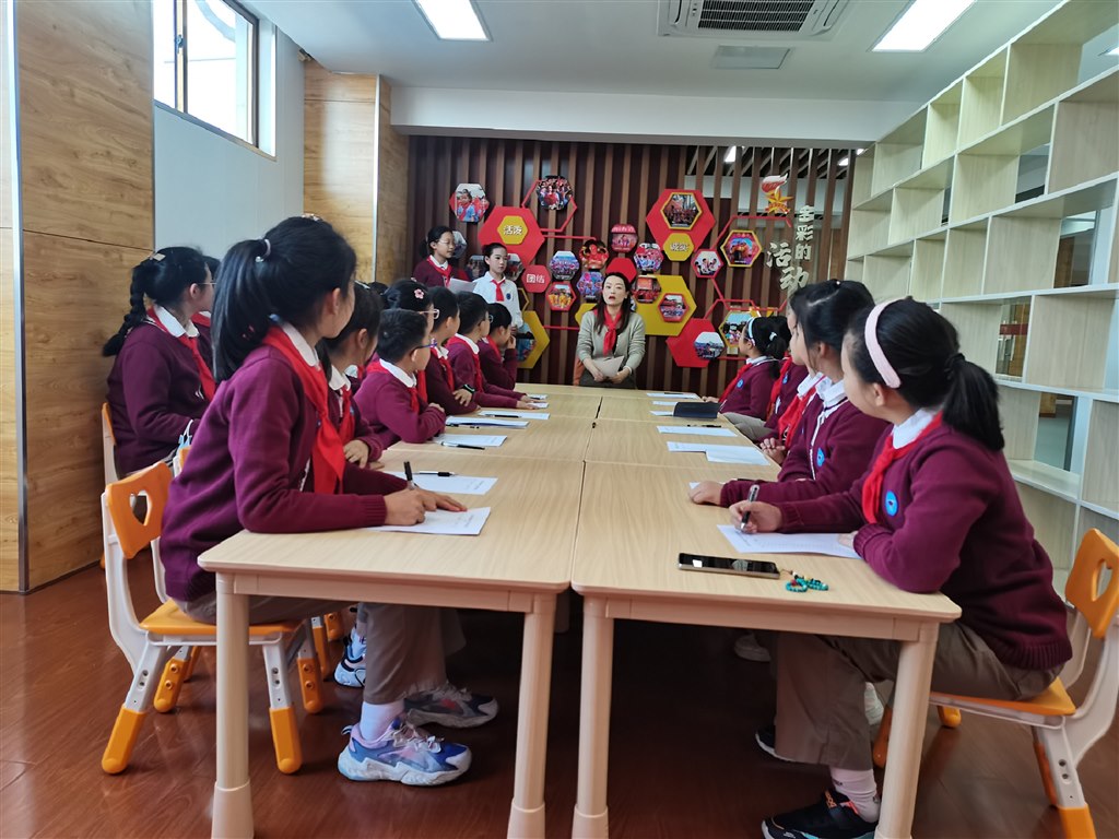 武进区刘海粟小学2022年10月10日少先队员思政课2.jpg