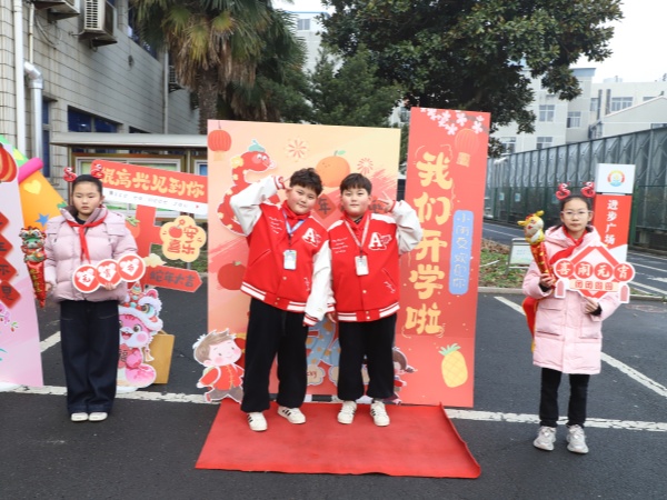 双胞胎合影.jpg 双胞胎合影.jpg