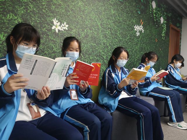 律图书角 (3).jpg
