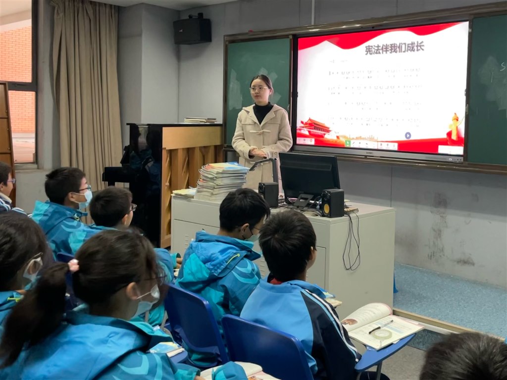学唱一首法治歌2.jpg