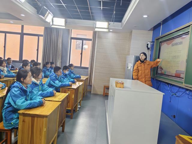 学唱宪法歌曲.jpg
