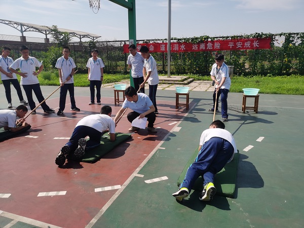 竹竿救人.jpg