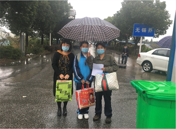 和席梦妍妈妈交接.png