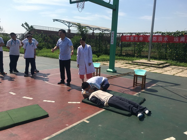 防溺水施救.jpg