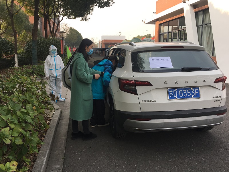 乘坐防疫转运车.JPG