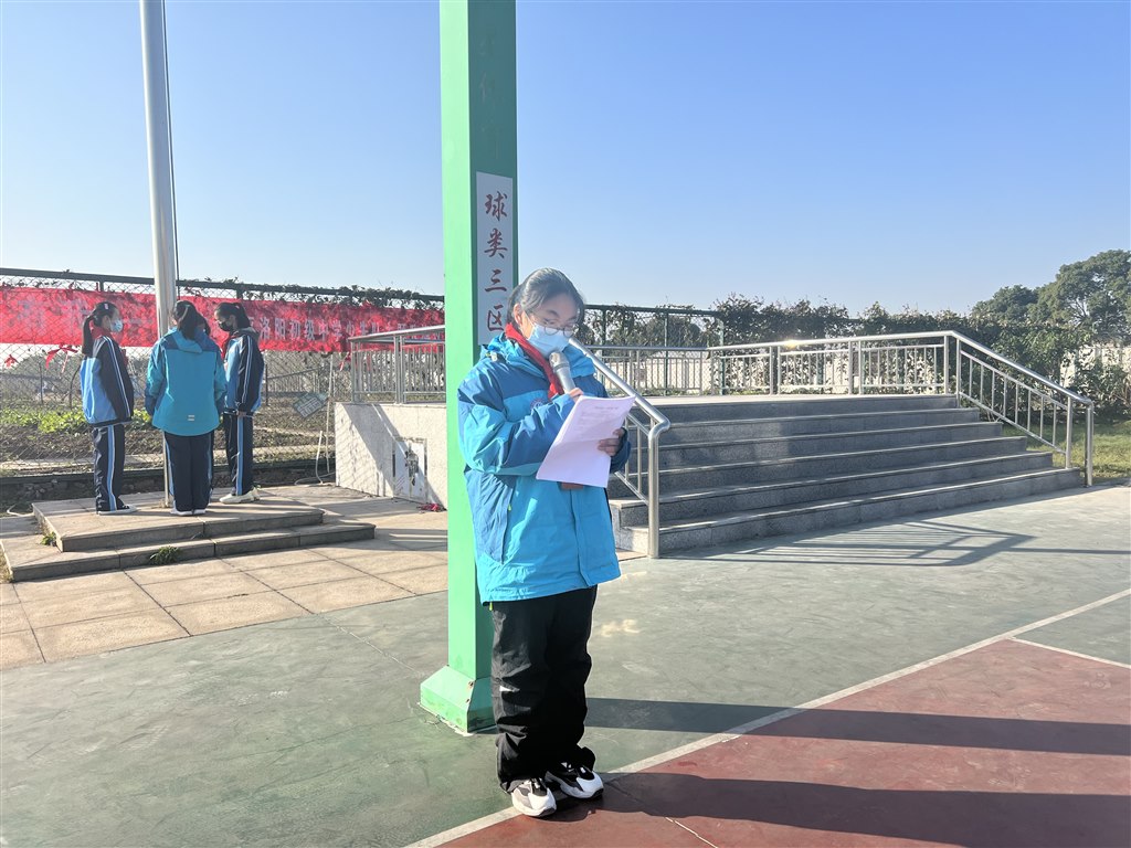 武进区洛阳初级中学八（1）中队杨欣烨队员讲述学校抗疫期间的故事.JPG